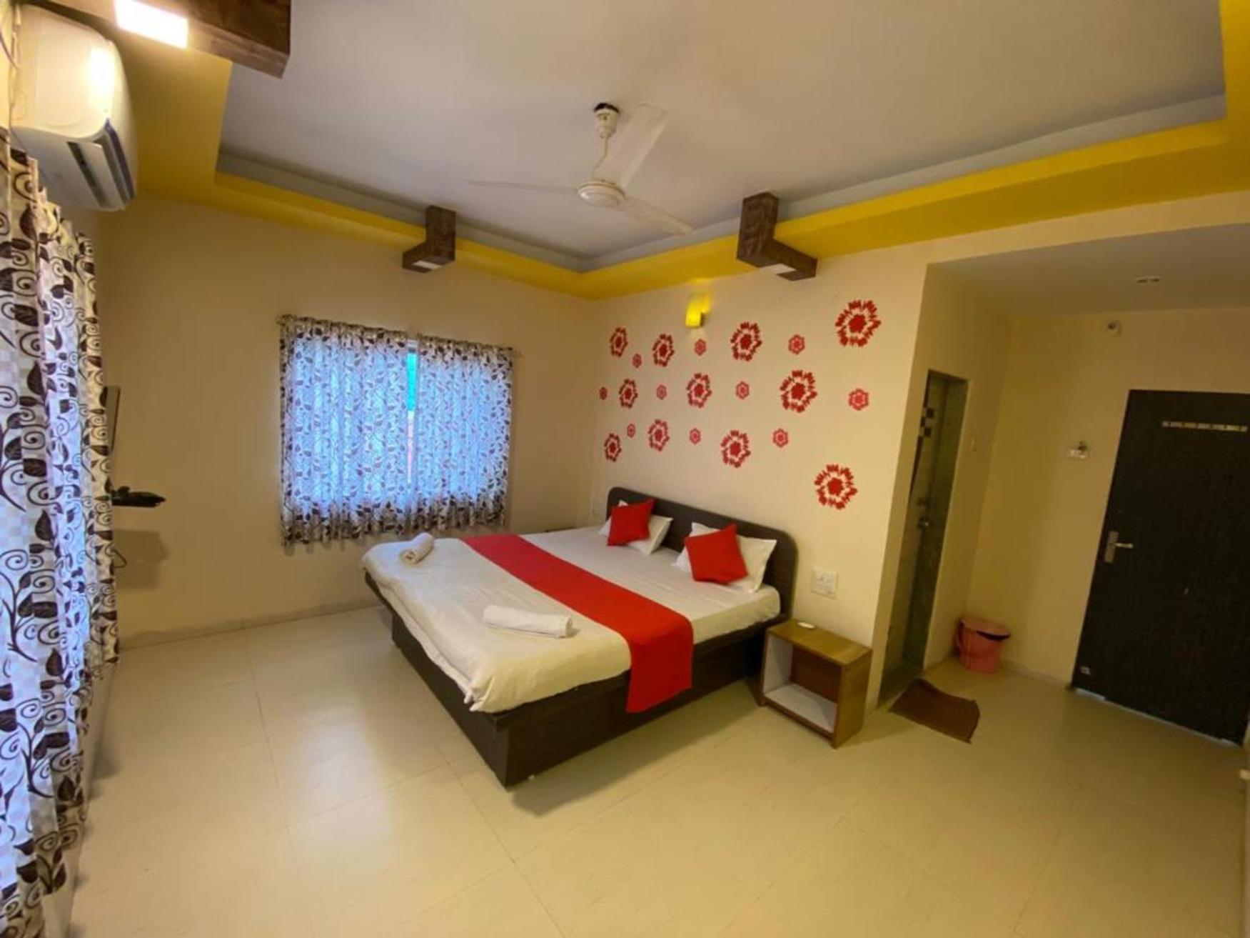 Hotel Twilight House มหาบาเลชวาร์ ภายนอก รูปภาพ